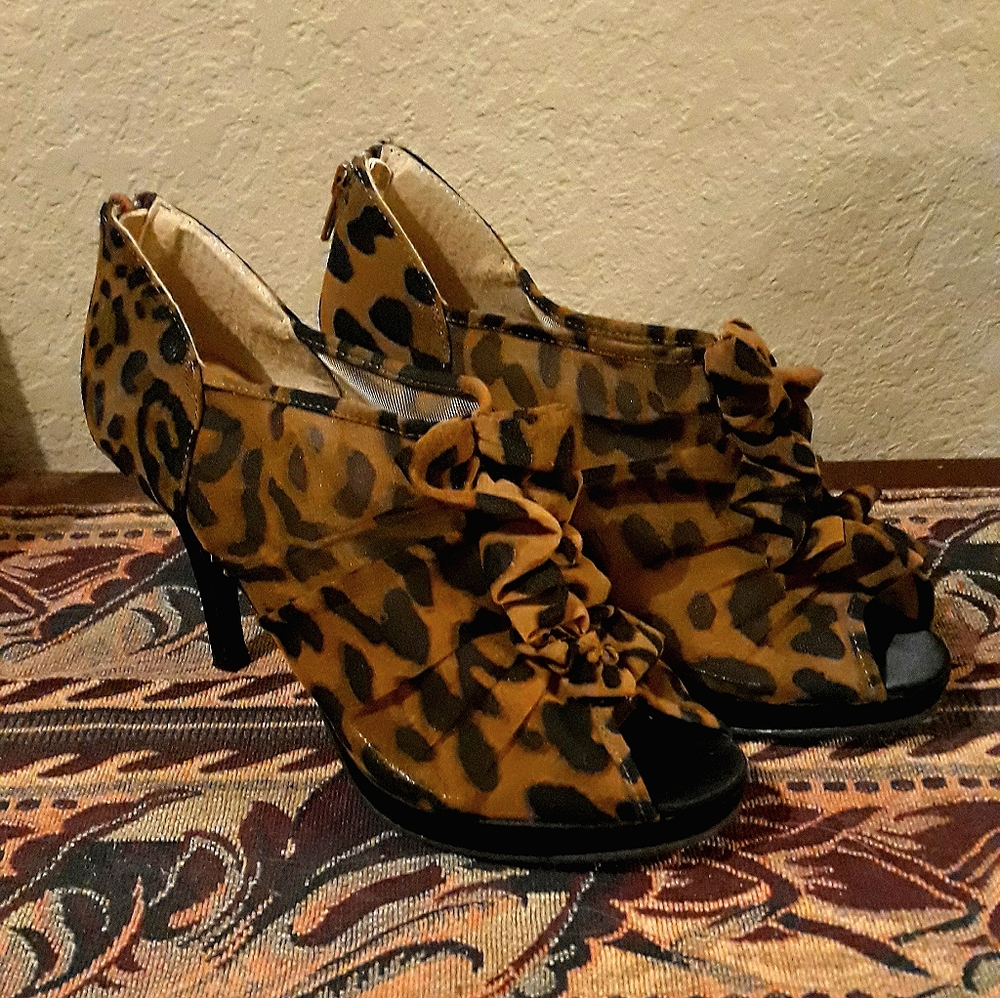 Leopard Print Pumps
